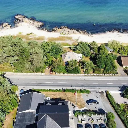 Hotel Sandkaas 3*
